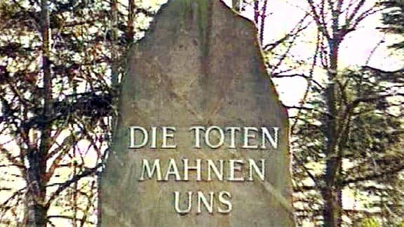 Denkmal für Rosa Luxemburg und Karl Liebknecht auf dem Friedhof Friedrichsfelde in Berlin