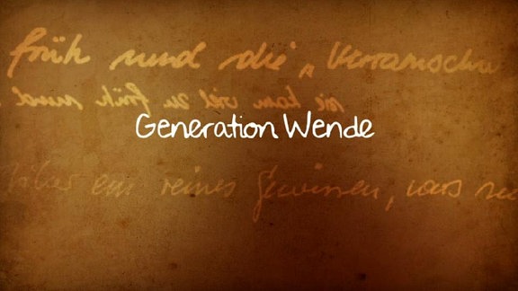 Eine bräunliche Tafel worauf in Schreibschrift "Generation Wende" steht.