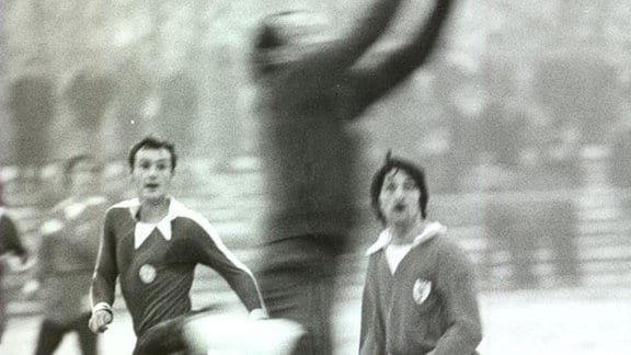 Werner Peter (rechts) war in 284 Punktspielen von 1970/71 - 1983/84 einer der Angreifer des HFC.