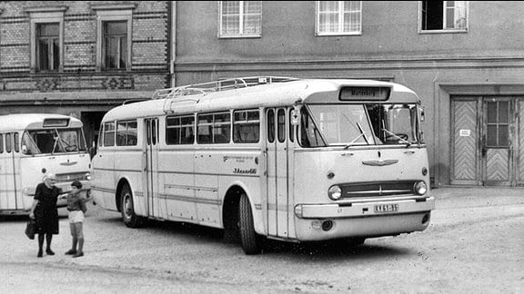 Typischer Vertreter der Baureihe 1967-1973, ein Wagen der Olbernhauer Kraftverkehrs unterwegs in Lengefeld (Bj. 1973)
