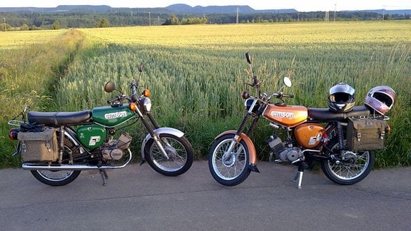 2 Mopeds