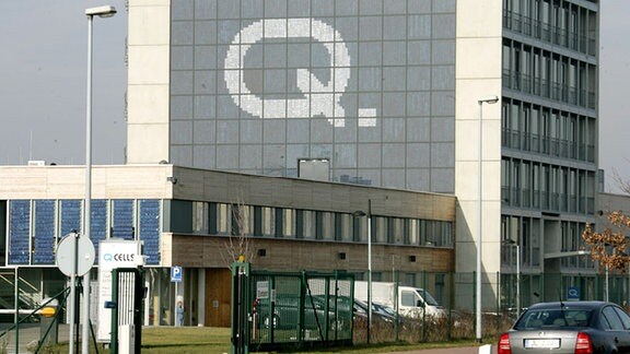 Die Außenansicht des Thalheimer Solarzellenherstellers Q-Cells AG bei Wolfen.