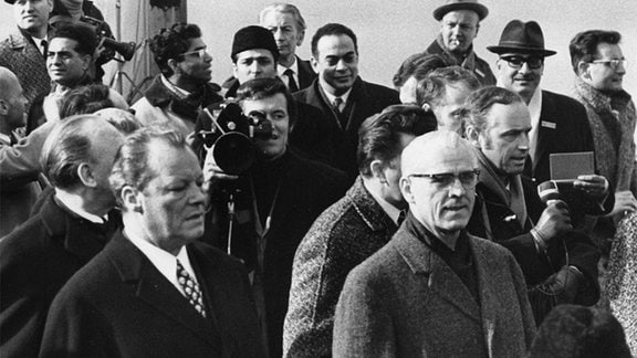 Willy Brandt (l.) und Willy Stoph (r.) am 19. März 1970 in Erfurt