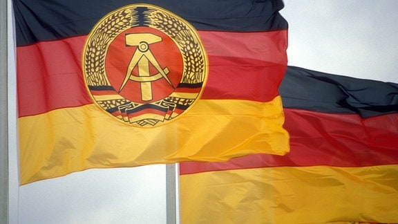 Fahne der DDR und BRD