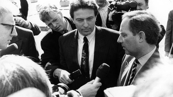 Bundesinnenminister Wolfgang Schäuble und sein DDR Amtskollege Peter Michael Diestel. Bonn 1990