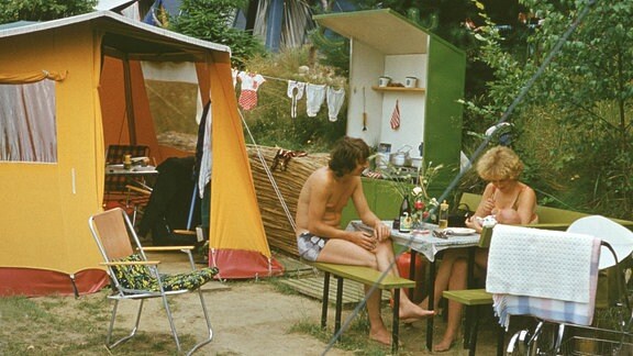Zelten, Pärchen mit Kleinkind 1972