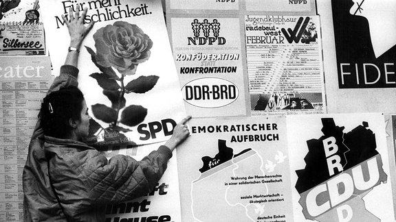 Wahlplakate in Dresden anlässlich der Volkskammerwahl in der DDR, 1990