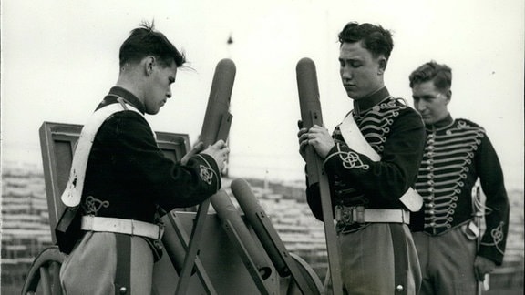 Nachstellung britischer Raketentruppen von 1813 im Jahr 1958