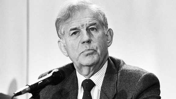 Kurt Biedenkopf, designierter Ministerpraesident von Sachsen am 15 10 1990