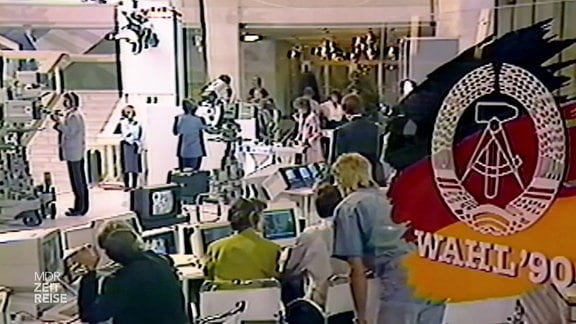 Archivaufnahme eines Fernsehstudios um 1990