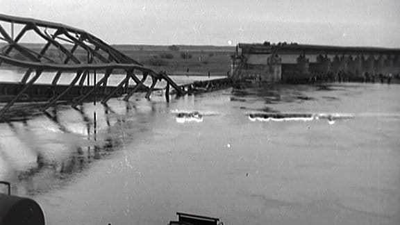 Eine gesprengte Elb-Brücke wird zum Nadelöhr – Tangermünde 1945