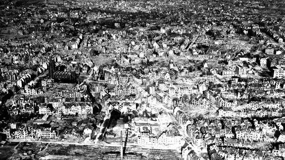 Zerbombte Stadt Essen im Mai 1945