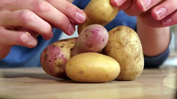 Kartoffeln werden gestapelt