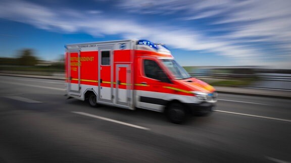 Rettungswagen mit Blaulicht