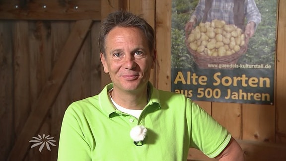 Dr. Carsten Lekutat bei einem Kartoffelbauern.
