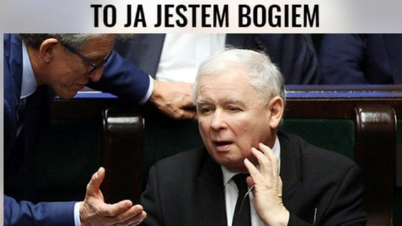 Meme mit Jaroslaw Kaczynski. Darüber steht: 'Gott bin ich'