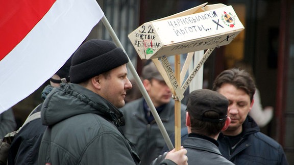 Junge Leute demonstrieren am 26. April 2016 in Minsk, um an die Nuklearkatastrophe von Tschernobyl zu erinnern. Belarus (Weißrussland war am stärksten betroffen).