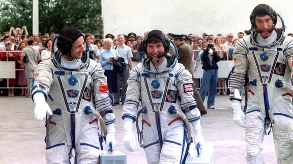 Start Sojus TMA-12 1991, Sergej Krikalew, Anatoly Artsebarsky, Helen Sharman