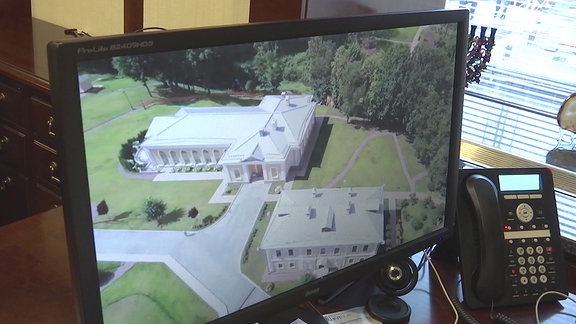 Das Bild eines großen Hauses auf einem Monitor