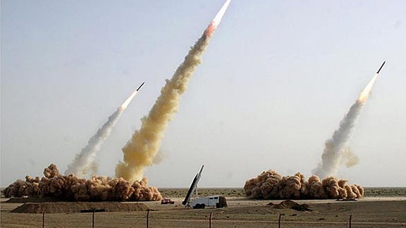 Raketenabschuss in der iranischen Wüste