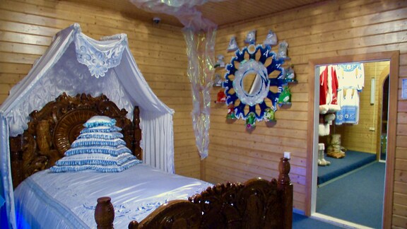 Schlafzimmer mit Bett von Väterchen Frost