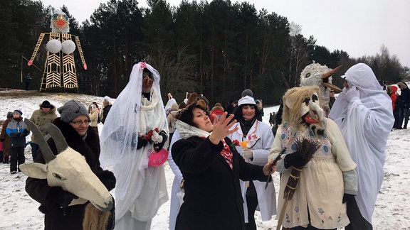 Figuren beim Faschingsfest im litauischen Rumsiskes am 10. Februar
