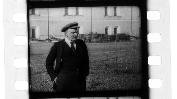 Ein Ausschnit von einer Filmrolle, darauf ist Lenin abgebildet.