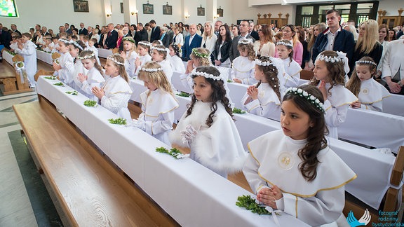 Erstkommunion in Polen. Im Mai feiern junge Christen ihren großen Tag, die Erstkommunion.