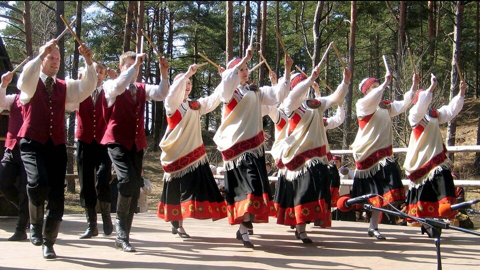 Im Baltikum wird Ostern mit alten Riten gefeiert | MDR.DE