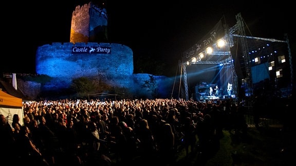 Konzert vor einer Burg