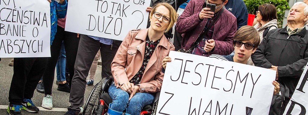 Menschen Mit Behinderung Geben Protest Im Polnischen Parlament Auf Mdr De