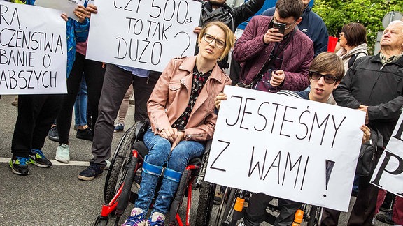 Behinderte protestieren in Sejm.