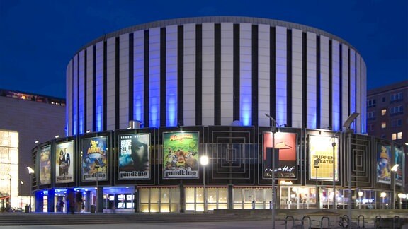 Rundkino in Dresden bei Nacht.
