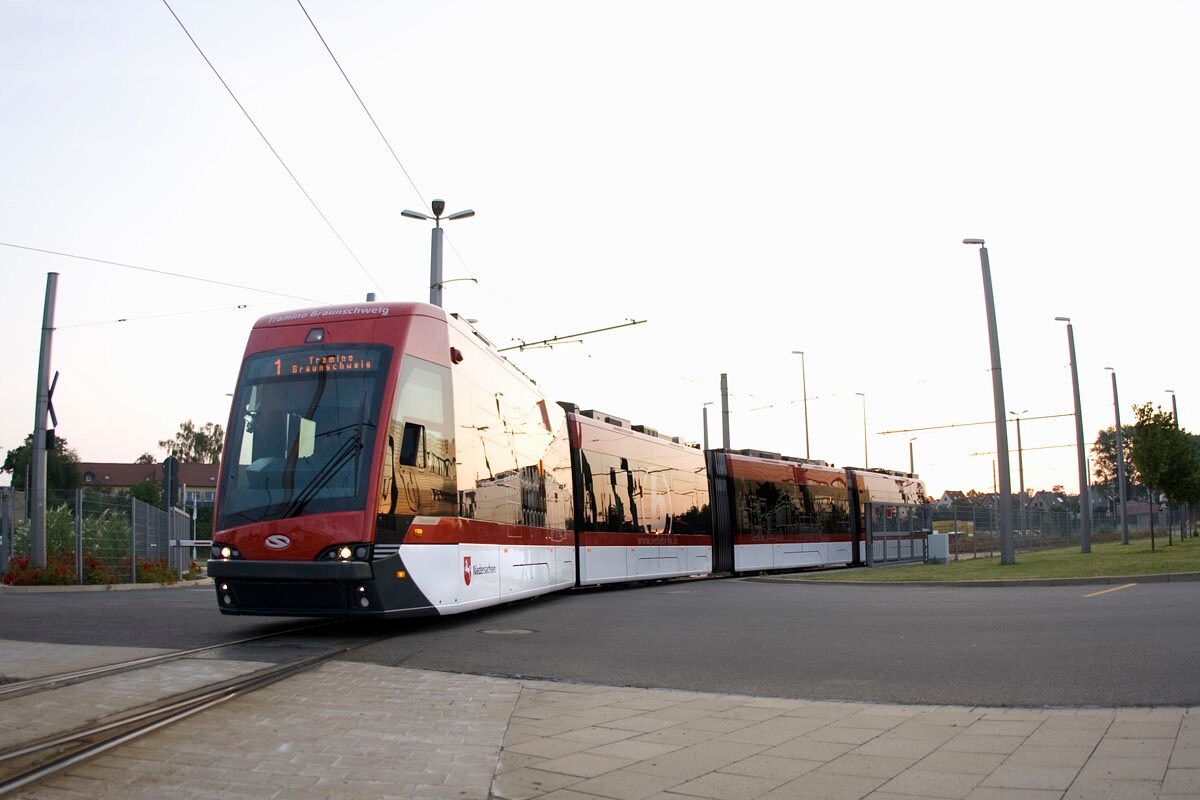 Busse und Bahnen von Solaris | MDR.DE