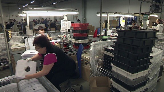 Auch die Papierhüllen für das Vinyl werden im Werk im tschechischen Lodenice hergestellt.