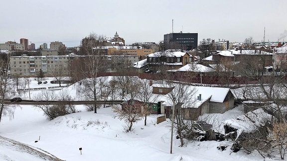 Ansicht einer verschneiten Stadt