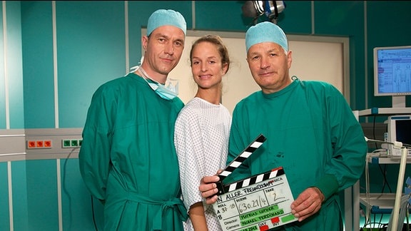 In Leipzig starten die Dreharbeiten zur 17. Staffel der beliebten Ärzte-Serie „In aller Freundschaft“, die immer dienstags um 21 Uhr im Ersten ausgestrahlt wird. Mit Folge 628 geht die neue Staffel ab Januar 2014 in die Ausstrahlung.