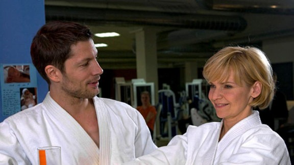 Jan Friedrichs, Kathrins neuer Judolehrer, flirtet unverhohlen.