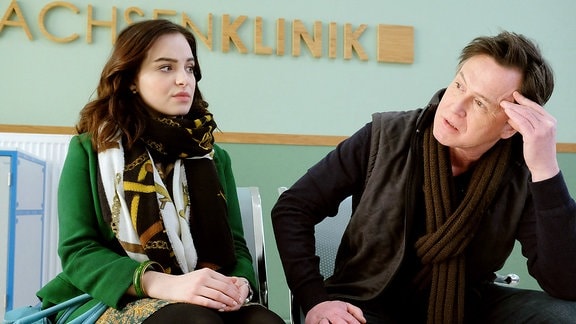 Jasmin Hatem (Leslie-Vanessa Lill) trifft auf den verzweifelten Fritz Kemper (Uwe Bohm).