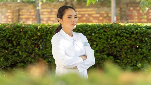 Mai Duong Kieu spielt die Neurochirurgin Dr. Lilly Phan.