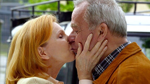 Oberschwester Ingrid küsst Harry Vorndran