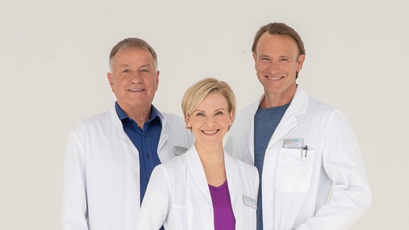 Dr. Stein, Dr. Heilmann und Dr. Globisch schauen lächelnd in die Kamera