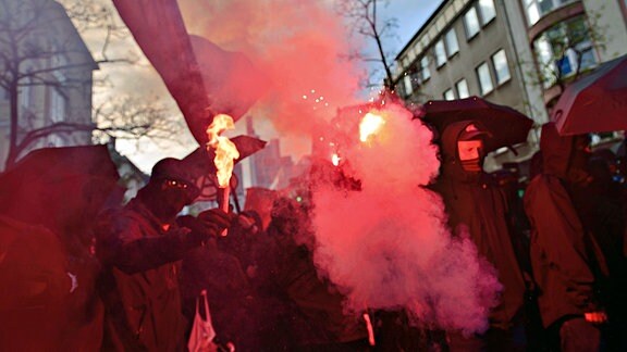 In Frankfurt am Main demonstriert die antifaschistische Szene unter Anderem gegen Globalisierung und Kapilalismus. 