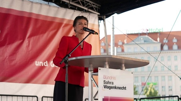 Sarah Wagenknecht spricht bei einer Wahlkampfveranstaltung.