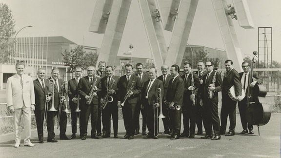 Schwarz-Weiß-Foto des Rundfunk-Tanzorchesters um 1950