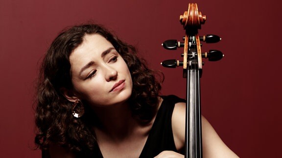 Anastasia Kobekina mit ihrem Cello