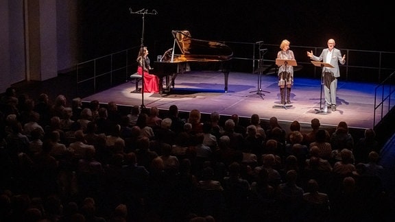 Corinna Harfouch, Peter Lohmeyer und Hideyo Harada beim Konzert in Dresden Hellerau.