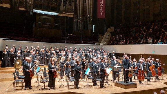 MDR-Rundfunkchor und MDR-Sinfonieorchester unter der Leitung von Philipp Ahmann im Leipziger Gewandhaus am 26.11. 2023