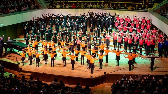 MDR-Kinderchor sowie Ungarischer Radio-Kinderchor beim Jubiläumskonzert im Gewandhaus Leipzig