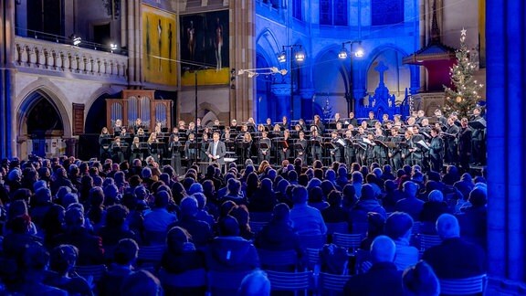 Der MDR-Rundfunkchor beim "Nachtgesang" in der Leipziger Peterskirche